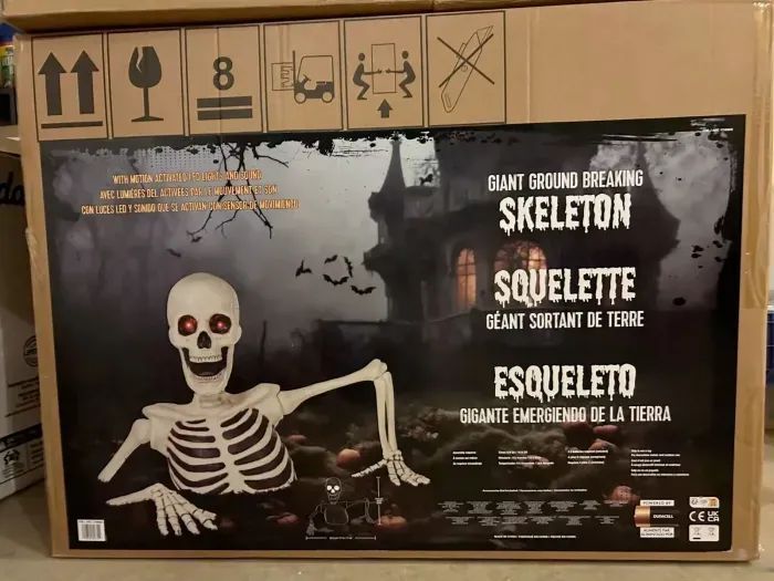 🎃Halloween Pre-sale 50% OFF🔥–Towering Skeleton with LED Eyes & Haunting Sounds👻