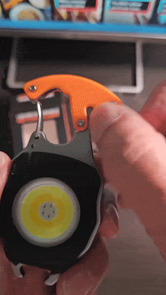 💡8-in-1 Multifunctional Keychain Flashlight🔦🌈